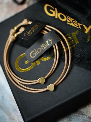 Náramky Glosery pre dvoch 👩‍❤️‍👨 Minimalistické, ladené do teplých tónov 💛 ..symbol spojenia, ktorý nosíš každý deň. Ručne...